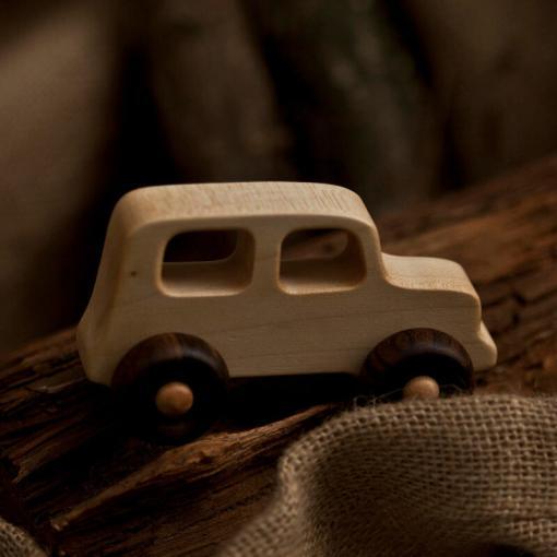 Wooden Story Geländewagen aus Holz
